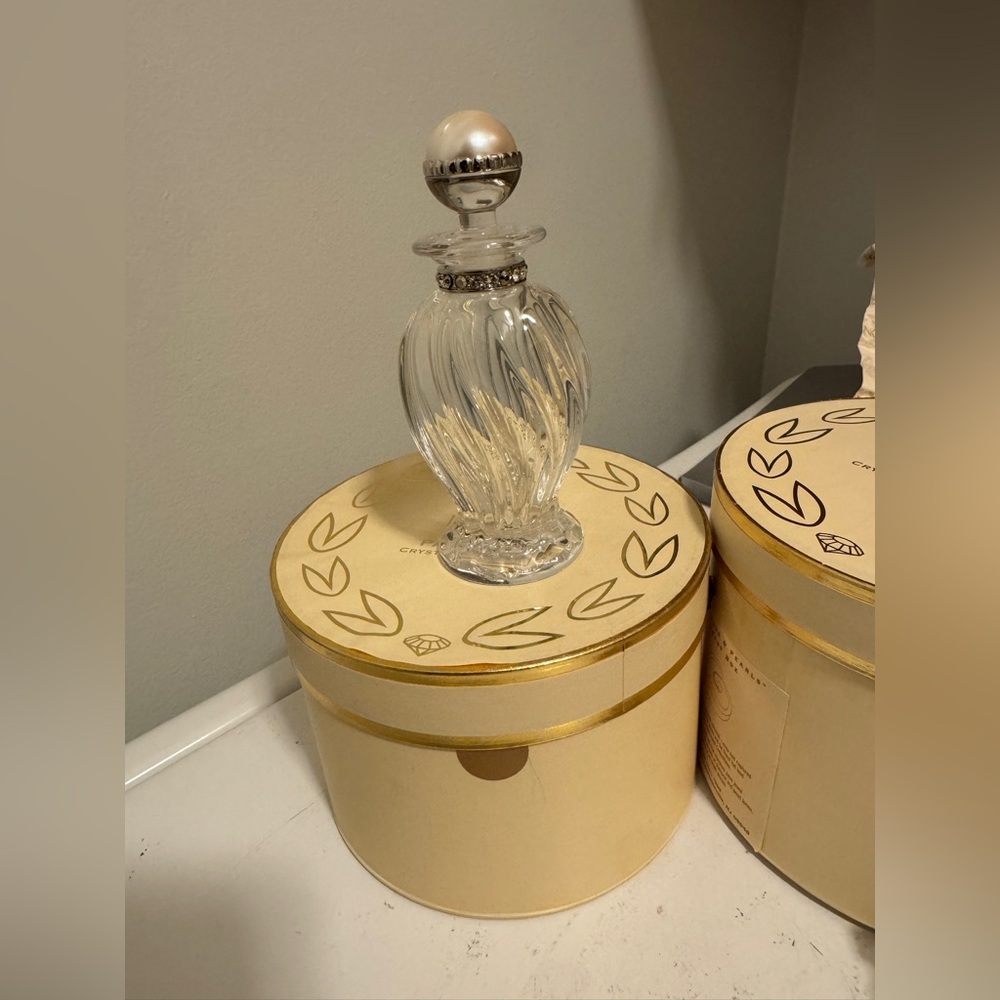 Lenox Elegant Crystal Perfume Bottle with Pearl Accents new in‎ box